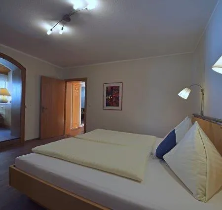 Lungotzer Hof 3*